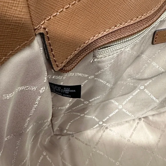 Michael Kors Jet Set Travel large chain shoulder tote bag - Picture 8 of 14